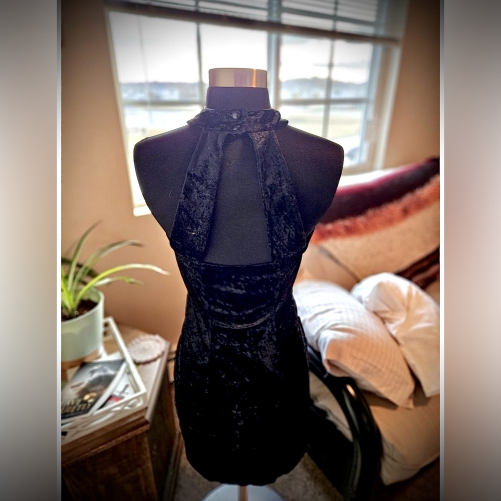 VINTAGE Black Beaded Velvet Necklace Dress - Picture 4 of 8